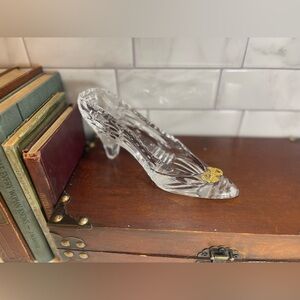 EUC VTG KILLARNEY CRYSTAL CINDERELLA SLIPPER RING DISH or SIMPLE BOOKSHELF DECOR